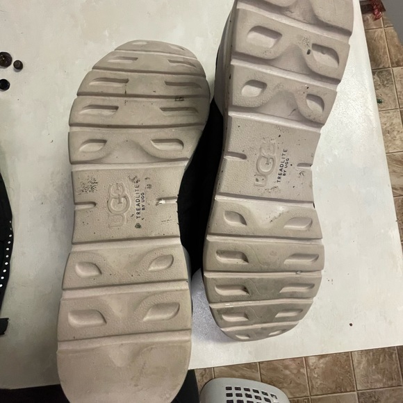Black UGG TREADLITE runners - Picture 4 of 11
